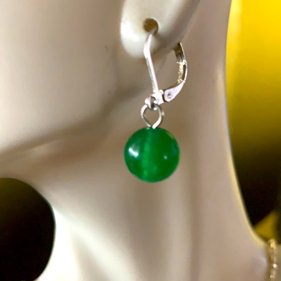 NEW Pretty classic Green Jade earrings - Picture 2 of 6